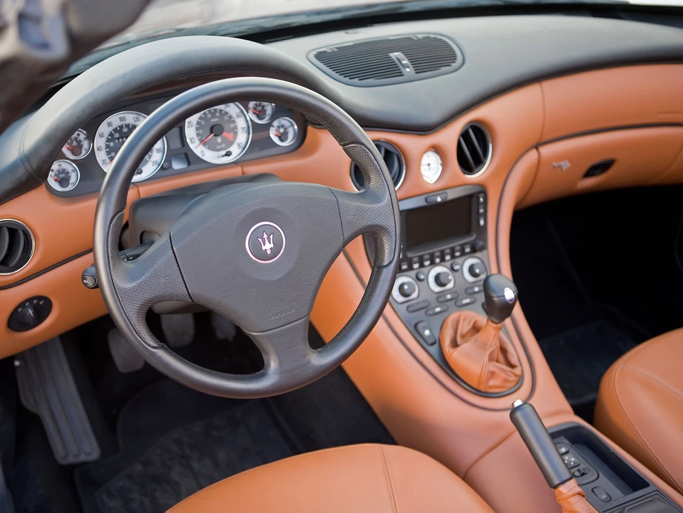 2002 Maserati Spyder - Image 2 of 3