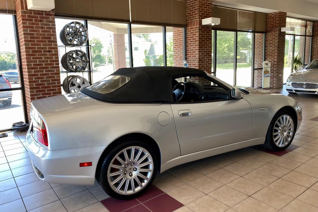 2002 Maserati Spyder - Image 17 of 31