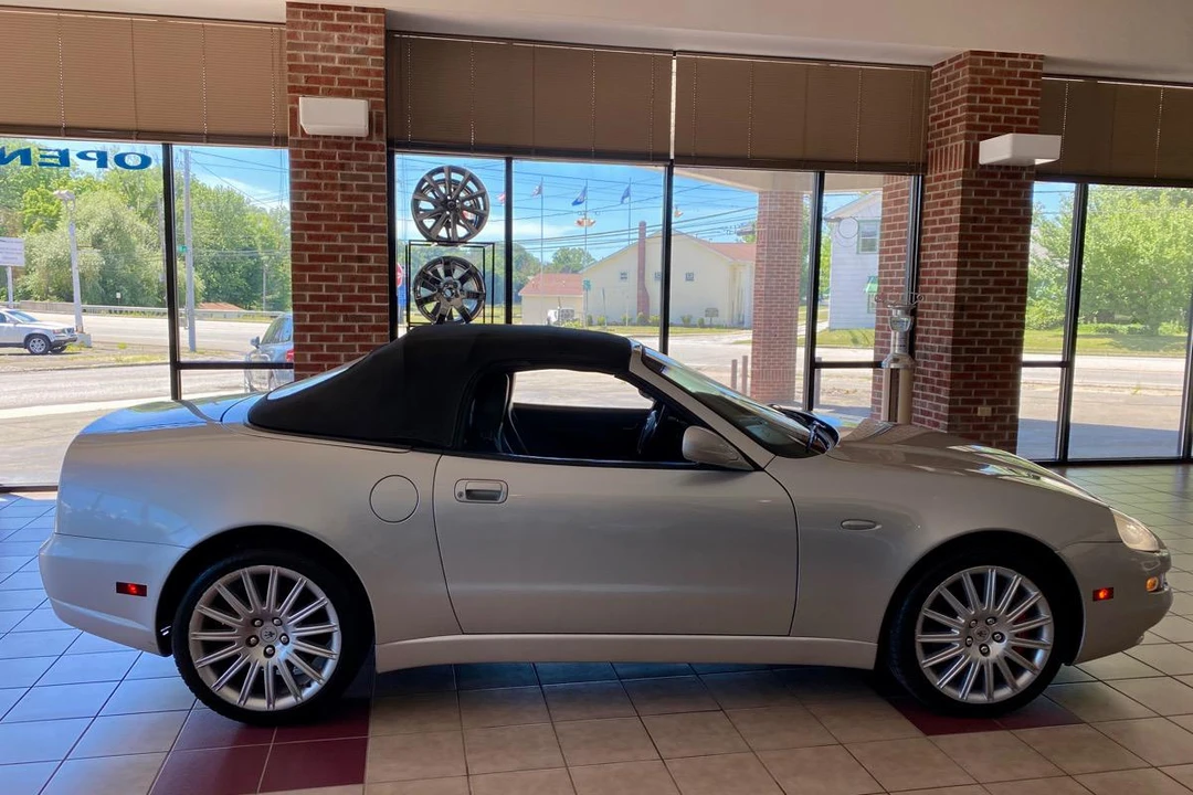 2002 Maserati Spyder - Image 11 of 31