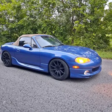 2002 Mazda MX-5 Miata Club Convertible 2D