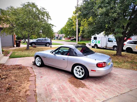 2002 Mazda MX-5 Miata Club Convertible 2D