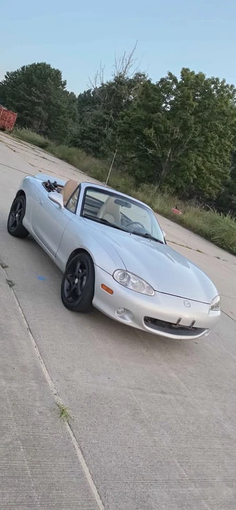 2002 Mazda NB MX-5 Miata - Image 2 of 16