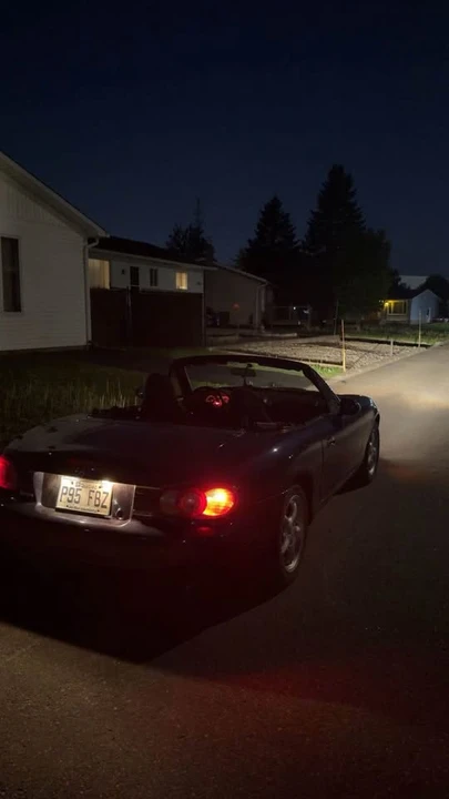 2002 Mazda NB MX-5 Miata - Image 2 of 4