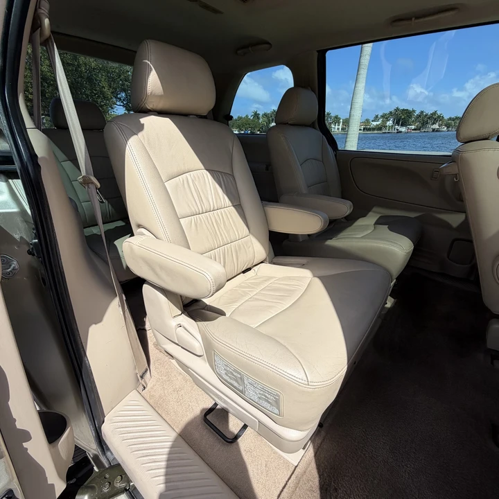 2002 Mazda MPV 2nd Gen - Image 17 of 31