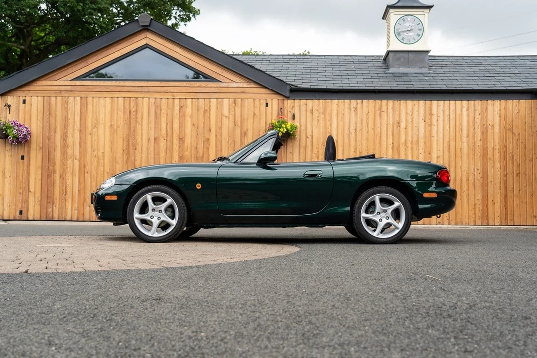 2002 Mazda NB MX-5 Miata - Image 5 of 30