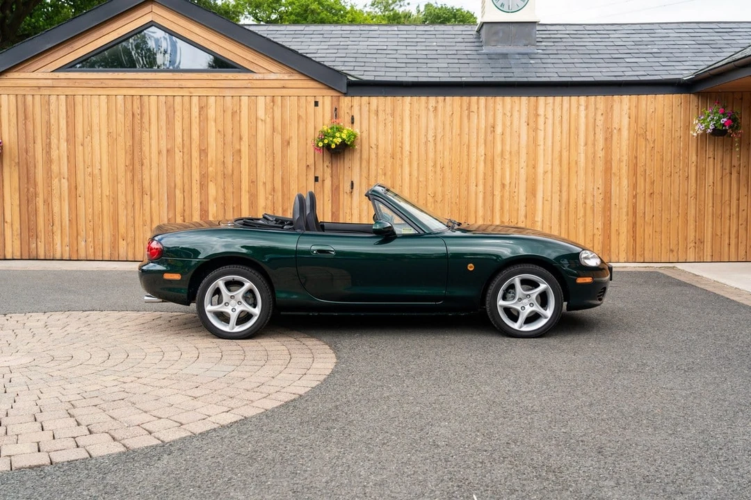 2002 Mazda NB MX-5 Miata - Image 10 of 30