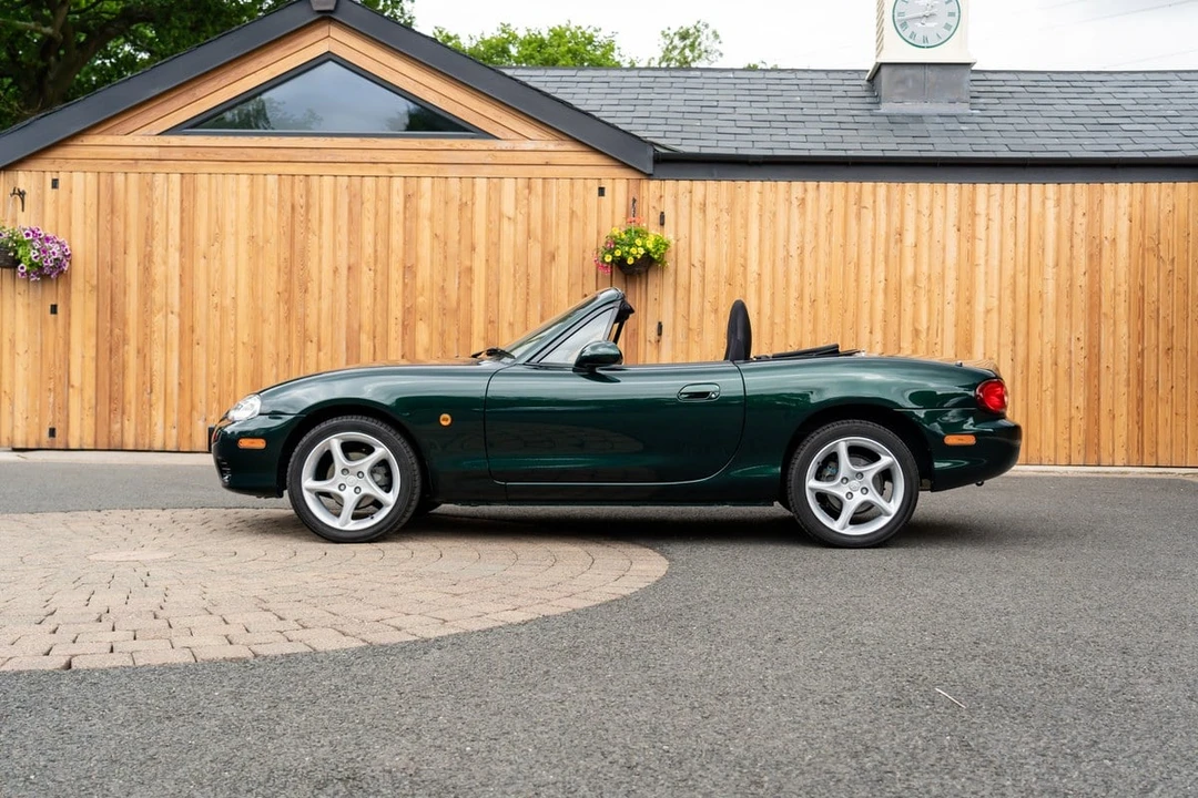 2002 Mazda NB MX-5 Miata - Image 4 of 30