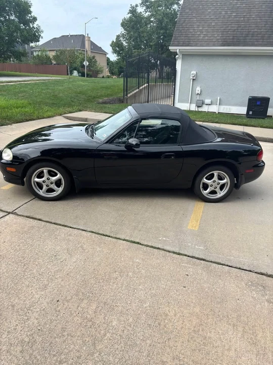 2002 Mazda NB MX-5 Miata - Image 6 of 15