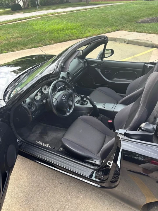 2002 Mazda NB MX-5 Miata - Image 10 of 15