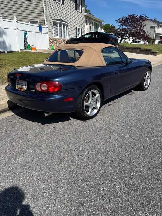 2002 Mazda NB MX-5 Miata - Image 4 of 10