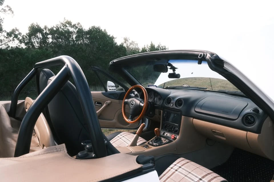 2002 Mazda NB MX-5 Miata - Image 2 of 11