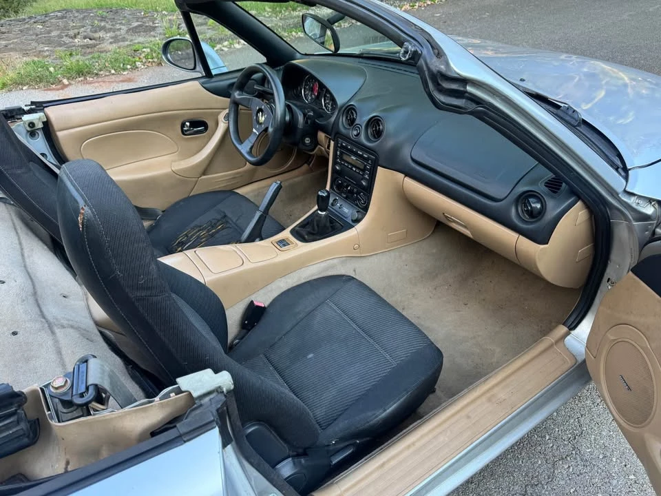 2002 Mazda NB MX-5 Miata - Image 5 of 9