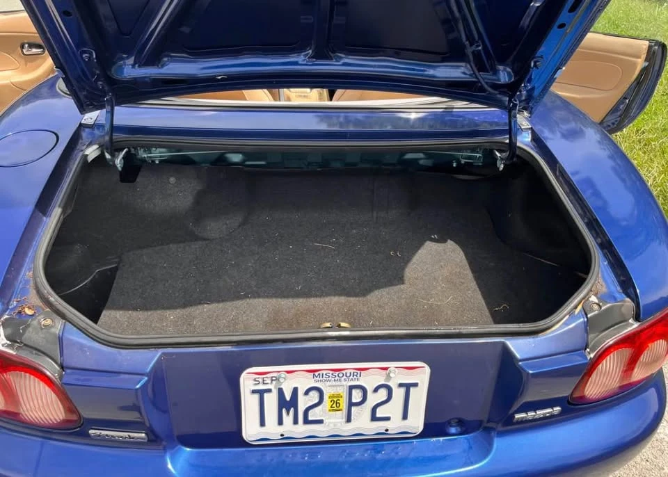 2002 Mazda NB MX-5 Miata - Image 11 of 12