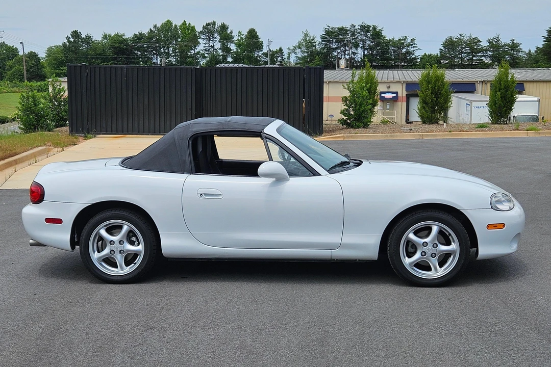 2002 Mazda NB MX-5 Miata - Image 3 of 31