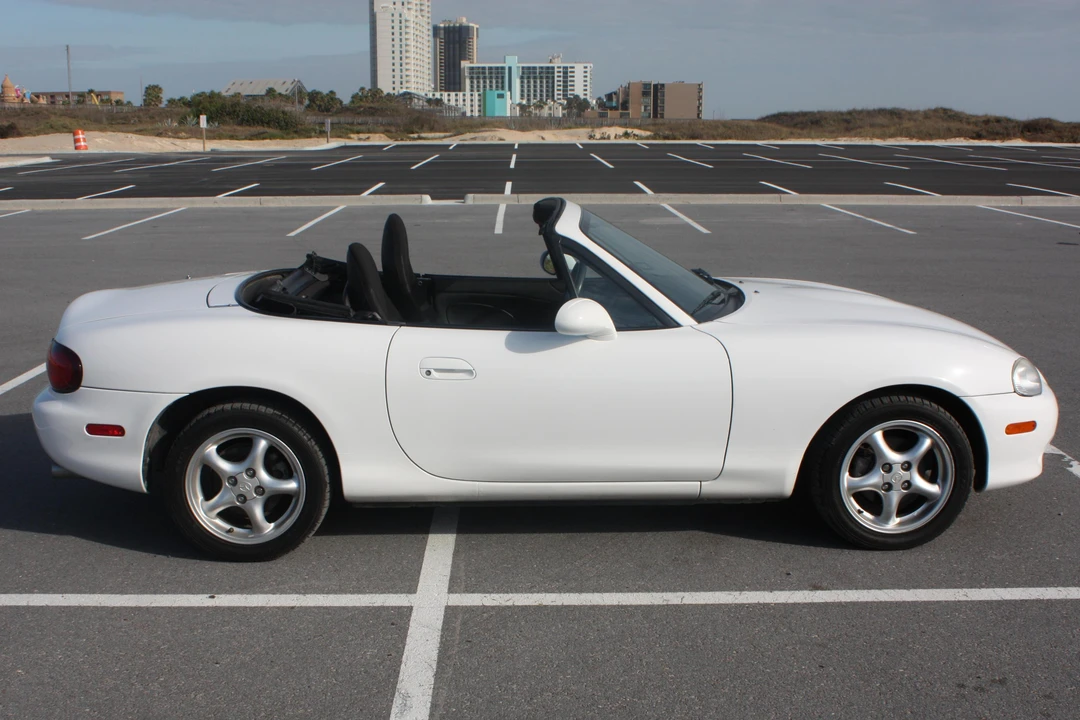 2002 Mazda NB MX-5 Miata - Image 3 of 9