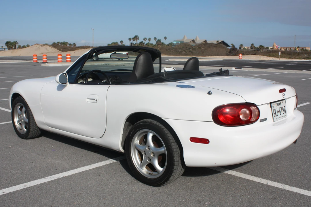 2002 Mazda NB MX-5 Miata - Image 4 of 9