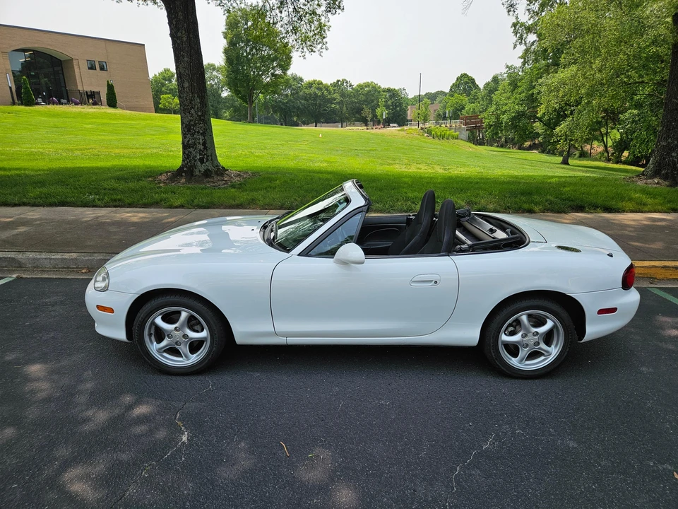 2002 Mazda NB MX-5 Miata - Image 11 of 31