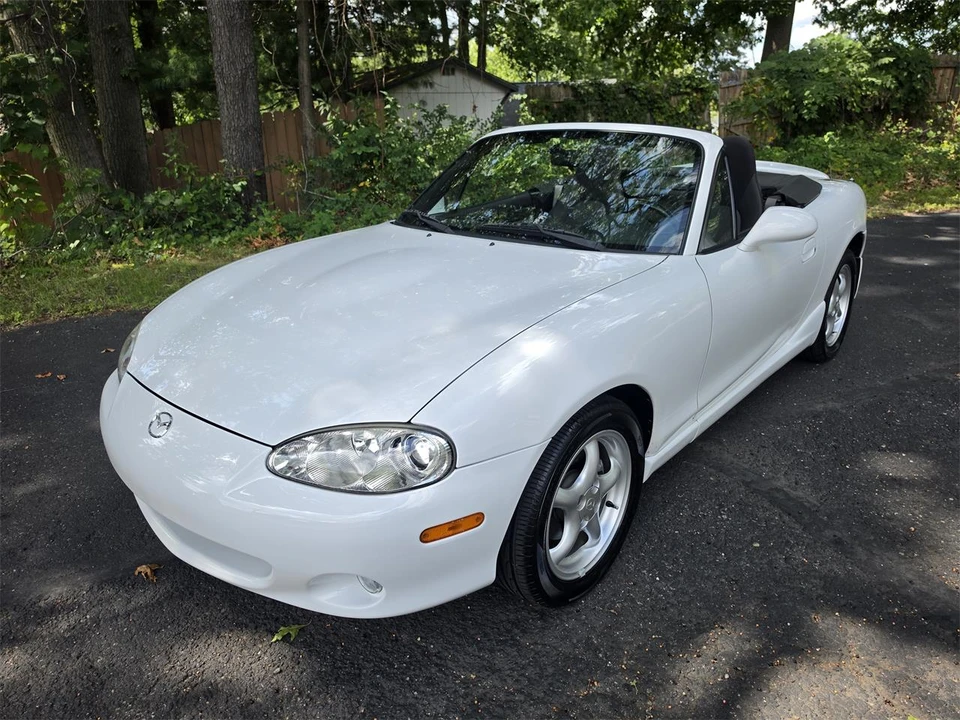 2002 Mazda NB MX-5 Miata - Image 2 of 31
