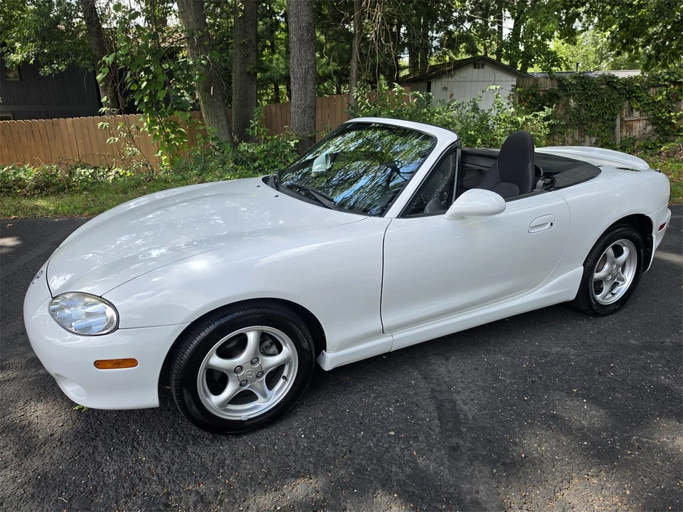 2002 Mazda NB MX-5 Miata - Image 4 of 31