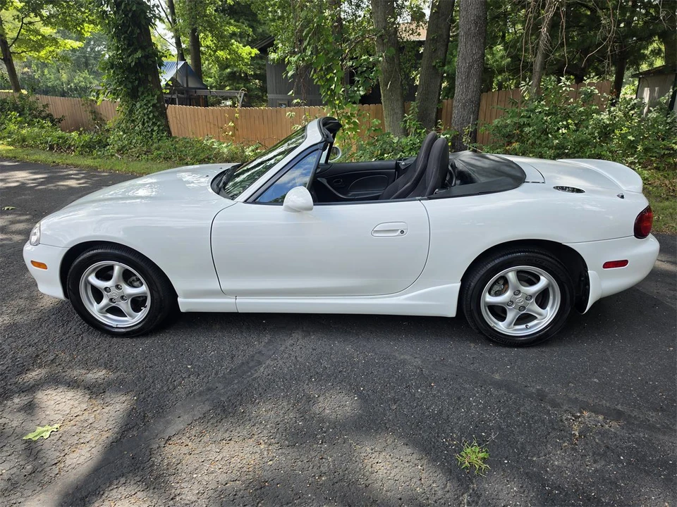 2002 Mazda NB MX-5 Miata - Image 6 of 31