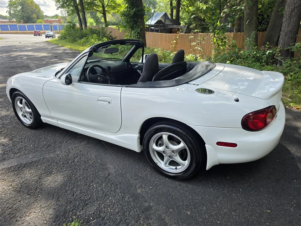 2002 Mazda NB MX-5 Miata - Image 7 of 31