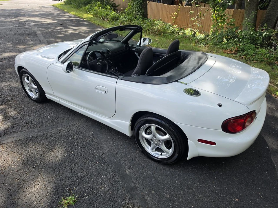 2002 Mazda NB MX-5 Miata - Image 8 of 31