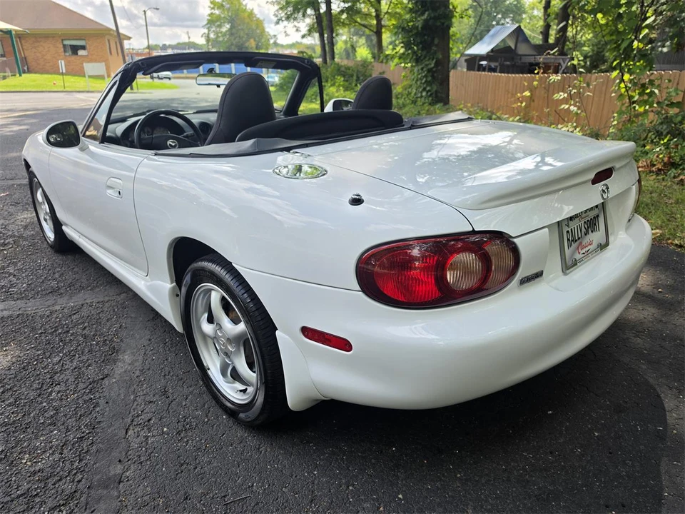 2002 Mazda NB MX-5 Miata - Image 9 of 31
