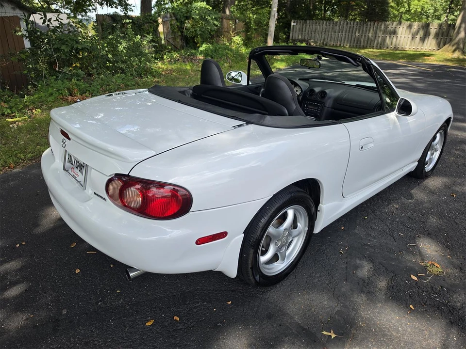 2002 Mazda NB MX-5 Miata - Image 18 of 31