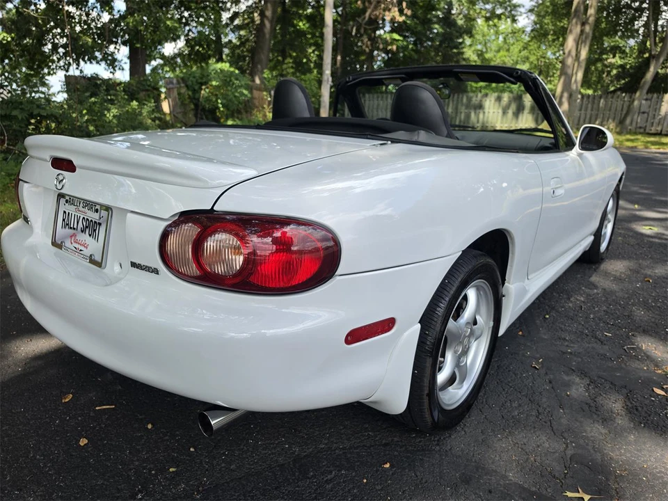 2002 Mazda NB MX-5 Miata - Image 19 of 31