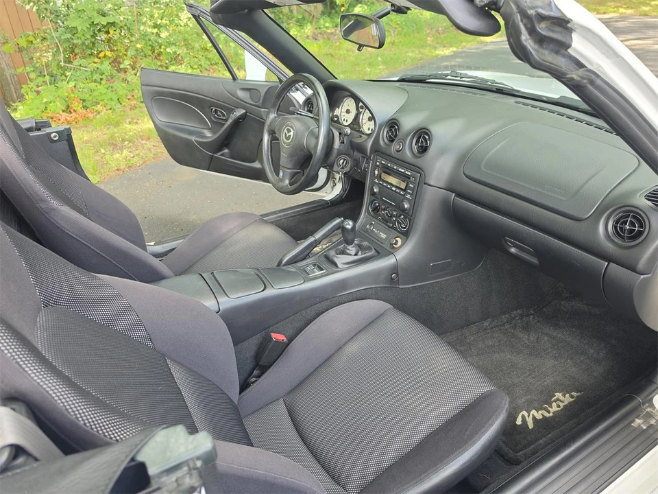2002 Mazda NB MX-5 Miata - Image 28 of 31