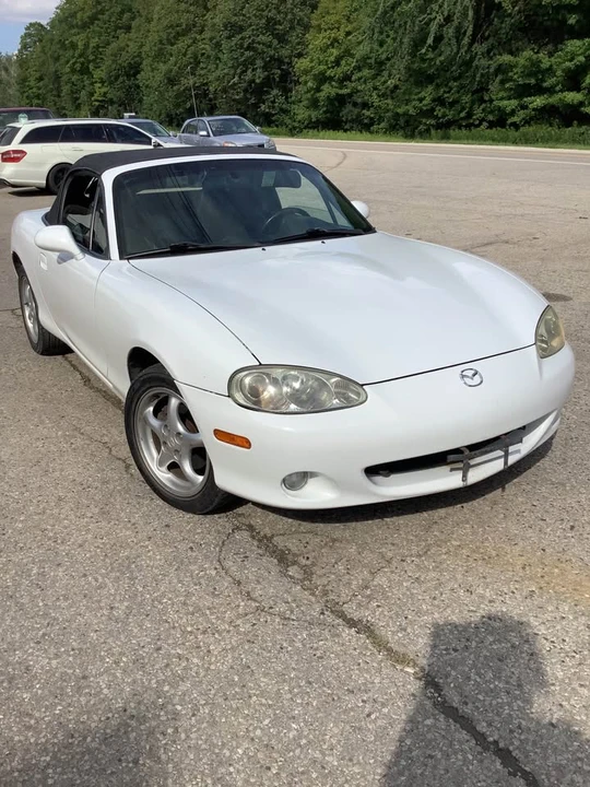 2002 Mazda NB MX-5 Miata - Image 4 of 10