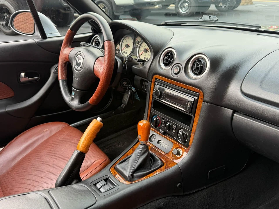 2002 Mazda NB MX-5 Miata - Image 28 of 31