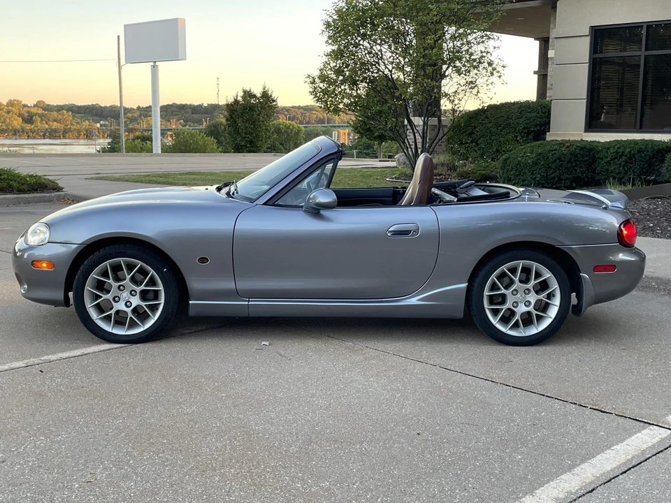 2002 Mazda NB MX-5 Miata - Image 9 of 31