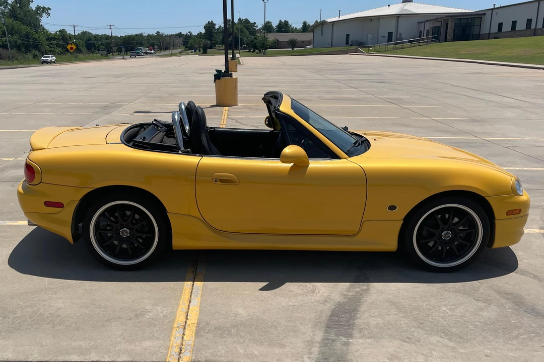 2002 Mazda NB MX-5 Miata - Image 3 of 31
