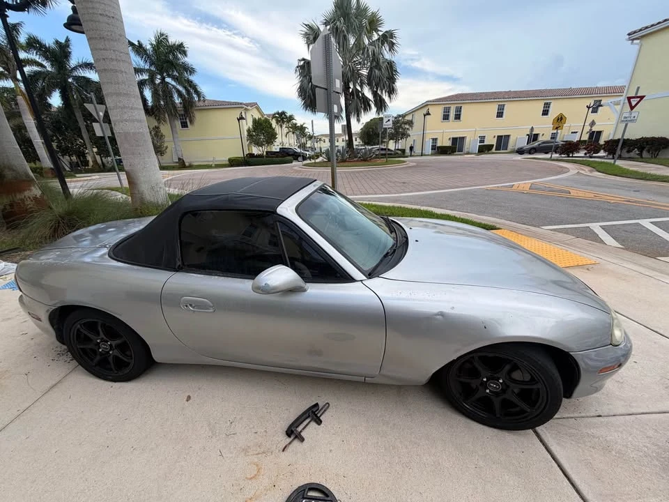 2002 Mazda NB MX-5 Miata - Image 2 of 11