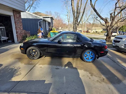 2002 Mazda MX-5 SE Convertible 2D