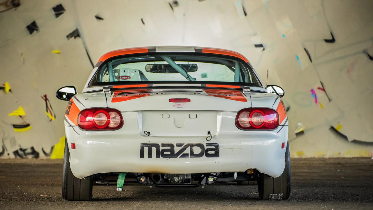 2002 Mazda NB MX-5 Miata - Image 5 of 31