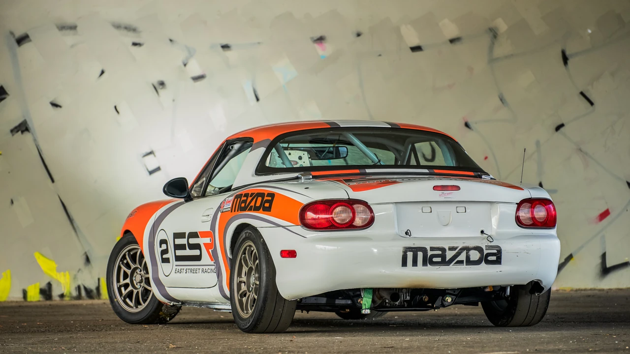 2002 Mazda NB MX-5 Miata - Image 4 of 31