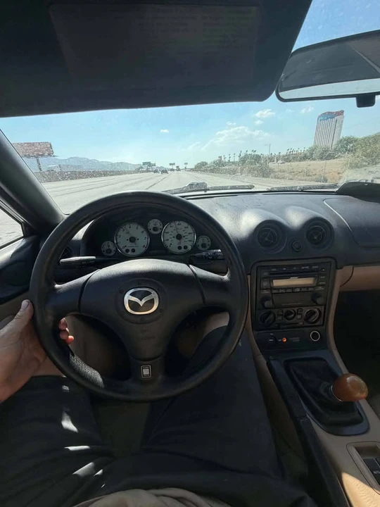 2002 Mazda NB MX-5 Miata - Image 3 of 13