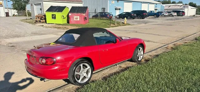 2002 Mazda MX-5 Sport Convertible 2D
