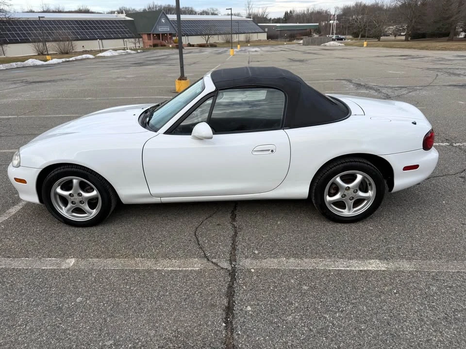 2002 Mazda NB MX-5 Miata - Image 5 of 8