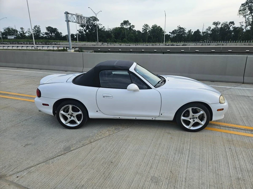 2002 Mazda NB MX-5 Miata - Image 5 of 12