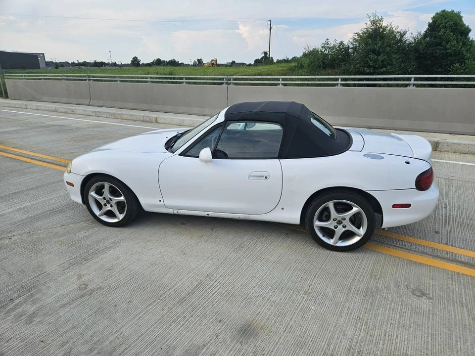 2002 Mazda NB MX-5 Miata - Image 6 of 12