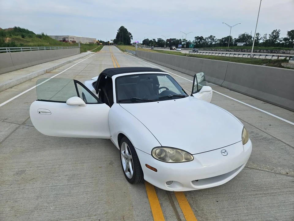 2002 Mazda NB MX-5 Miata - Image 8 of 12