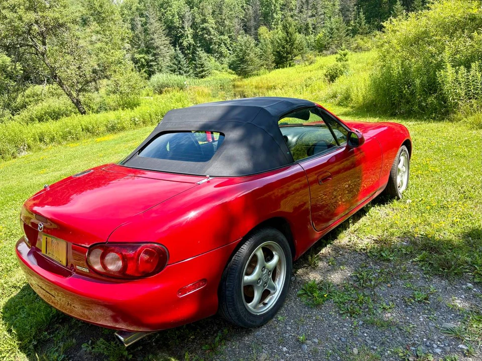 2002 Mazda NB MX-5 Miata - Image 5 of 11