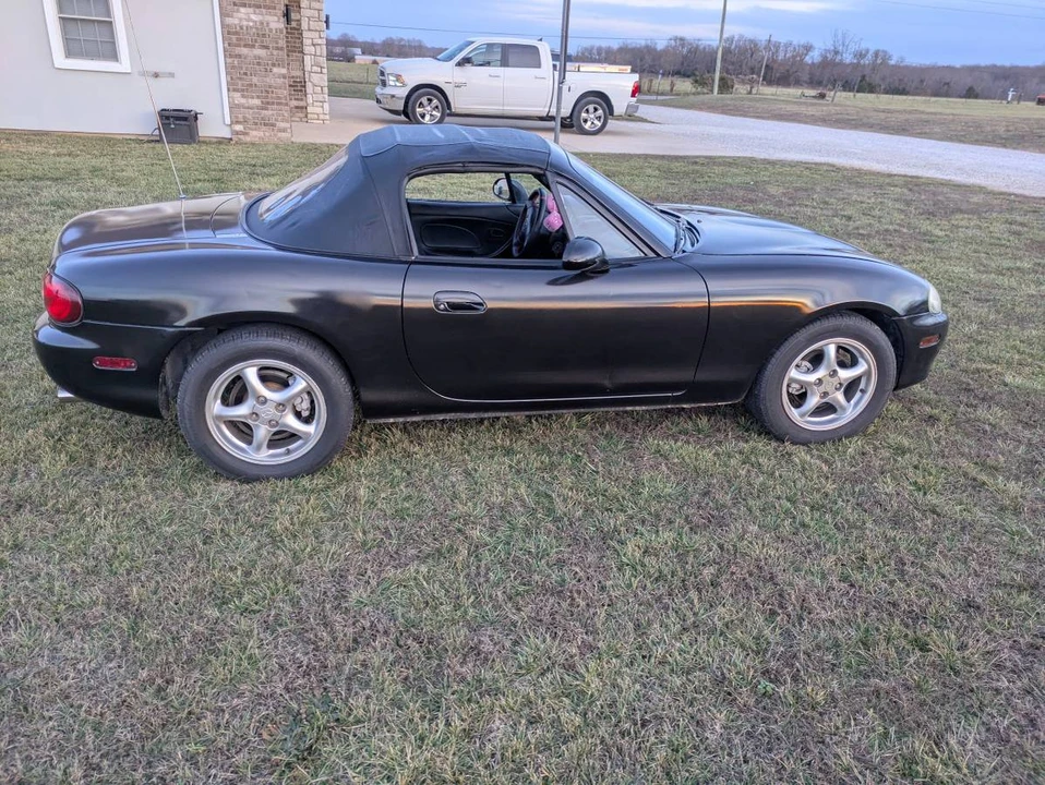 2002 Mazda NB MX-5 Miata - Image 6 of 7