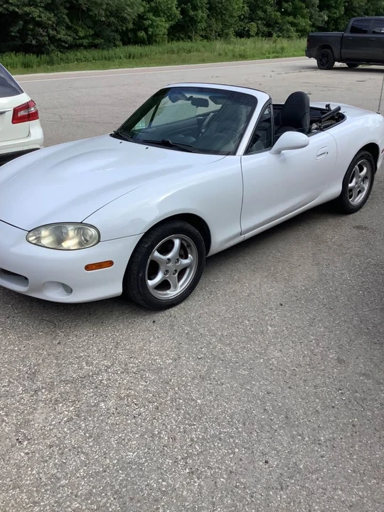 2002 Mazda NB MX-5 Miata - Image 3 of 9
