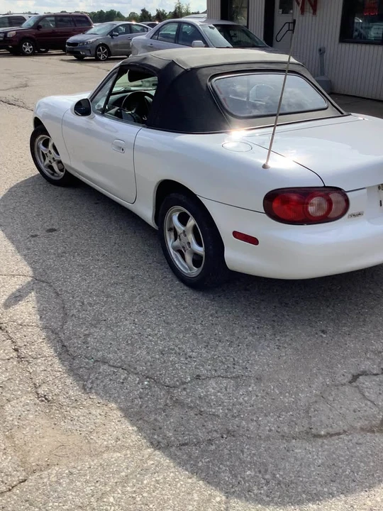 2002 Mazda NB MX-5 Miata - Image 4 of 9