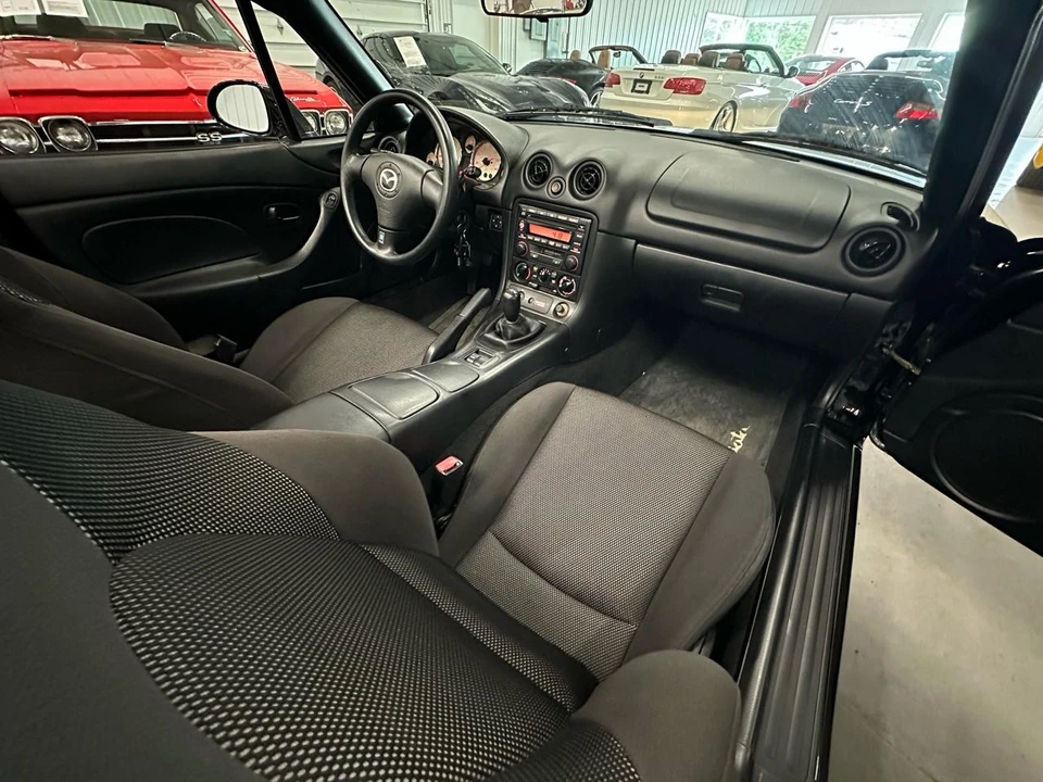 2002 Mazda NB MX-5 Miata - Image 16 of 23