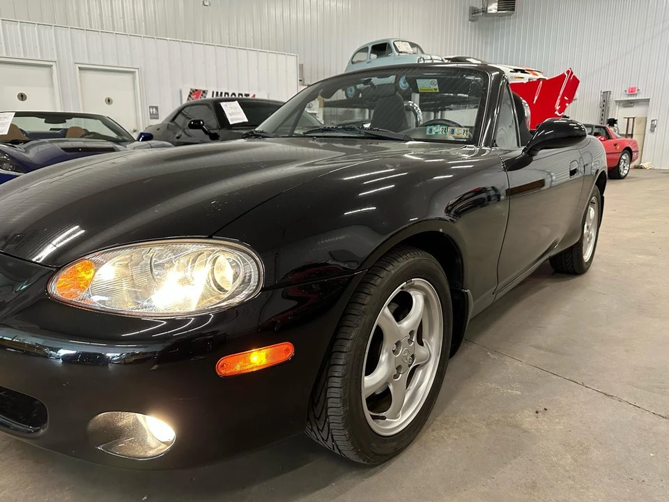 2002 Mazda NB MX-5 Miata - Image 4 of 23